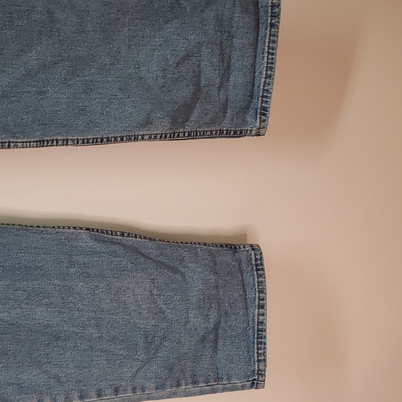 Levi's 550  Size42 by 32 light wash jeans   D27 - Picture 3 of 8